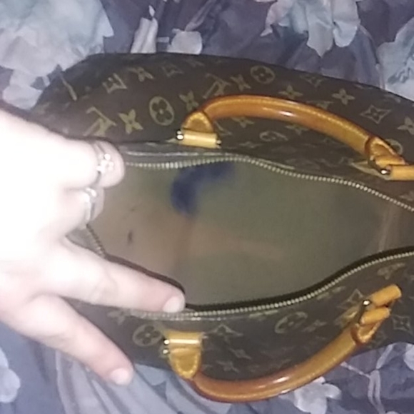 Small Louis Vuitton - Picture 2 of 4